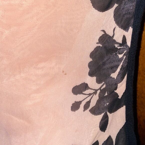 Worthington Sleeveless Blush and Black Floral Blouse Size S - Picture 3 of 5